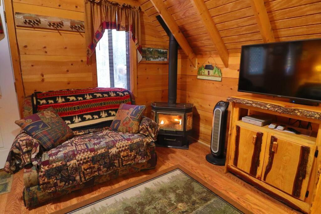 Cute Updated Mountain Cabin Fireplace #3 Helen Kültér fotó
