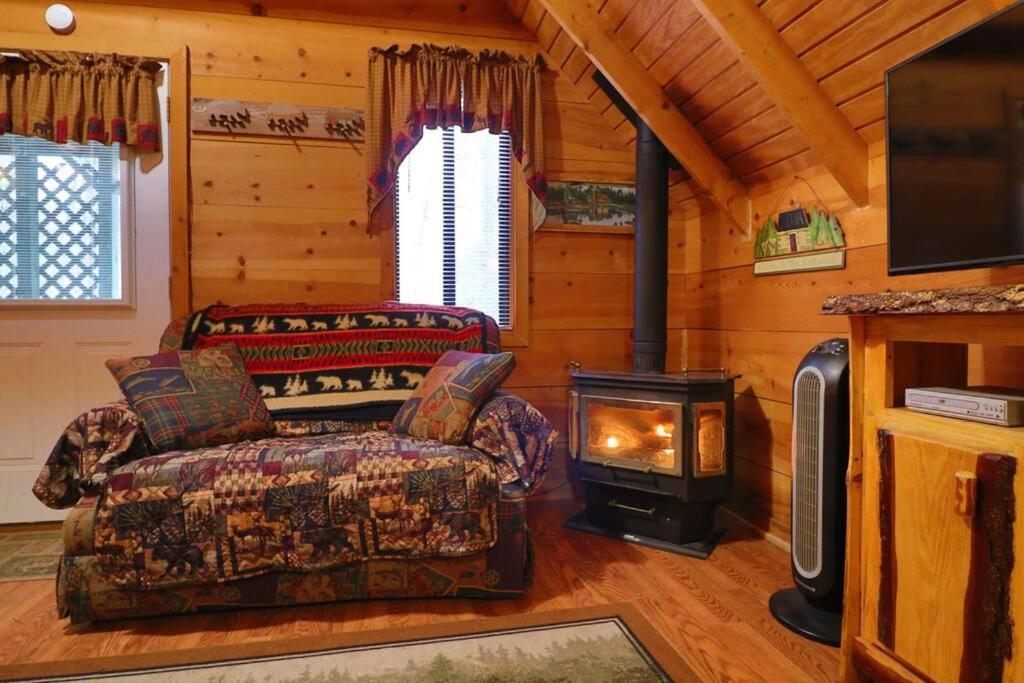 Cute Updated Mountain Cabin Fireplace #3 Helen Kültér fotó